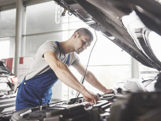 В автосервис по ремонту авто требуется автомеханик, моторист