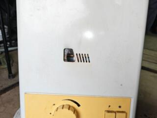 Продам газовую колонку бездымоходную "Уруп". Цена договорная.