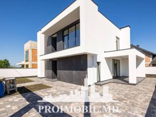 Vă propunem spre vânzare această casă de tip hi-tech cu 2 niveleîn ...