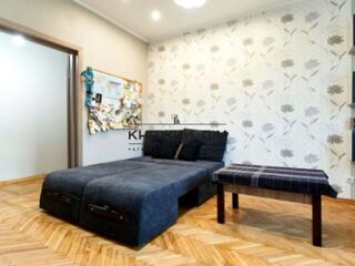 У Сталінці - 2 кімнатна квартира і кухня-вітальня на Либідській біля .