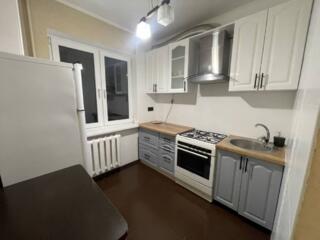 Продается просторная и уютная трехкомнатная квартира общей площадью ..