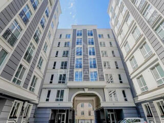 Apartament cu 3 camere în centru, bloc de tip Club House ...