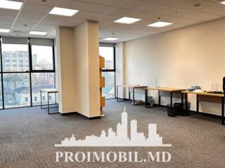 Se oferă spre chirie spațiu pentru oficii amplasat însect. Centru, ...