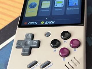 Портативная игровая приставка