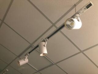 Продам трековые светильники