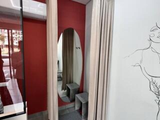 Распродажа оборудования для магазина одежды