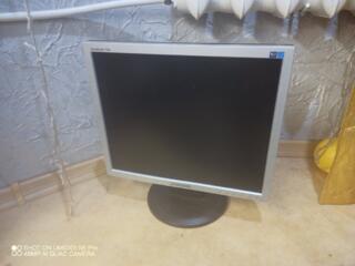 Монитор 17 дюймов Samsung