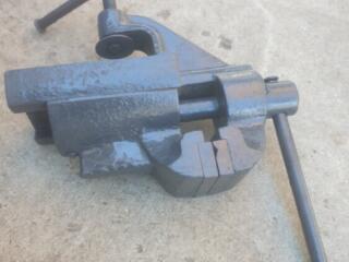 Продаются тиски СССР.