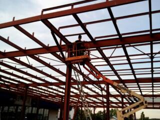 Требуются разнорабочие. сварщики. водители.