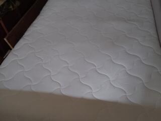 Кровать деревянная б/у и матрас ортопедический новый