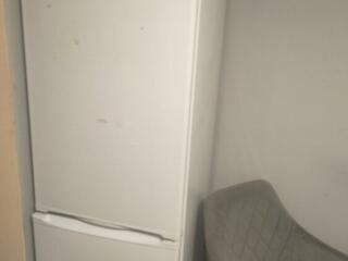 Продам холодильник Indesit