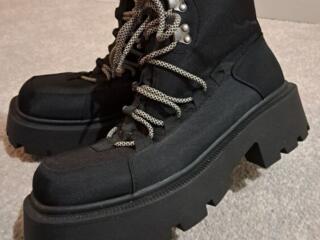 Продам мужские ботинки