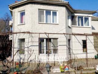 Дом с фасадным бизнесом  в Малиновском р-не