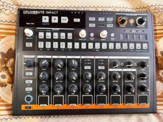Arturia Drumbrute Impact Drum Machine/Groovebox/Драм-машина