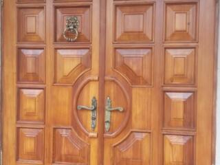 Restaurarea usilor din lemn natural. reparatie, schimb lacati, sticla,