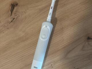 Продам электрическую зубную щетку (Торг уместен)