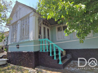 Casă, 110 m, teren 9 ari, fântână în curte, la strada centrală. Lozova