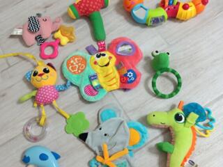 Игрушки малышам