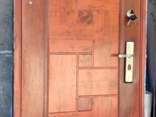 Продам металлическую входную дверь