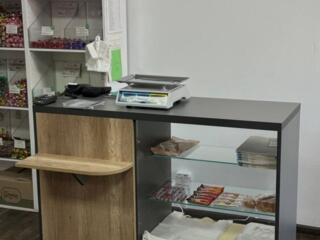 Мебель для магазина: касса и комод