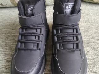 Продам зимние ботинки для мальчика 37 размера