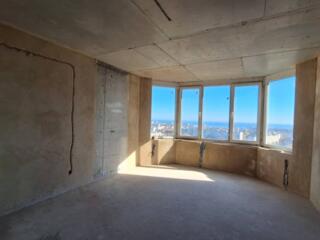 Продается просторная 1-комнатная квартира с видом на море и город в ..