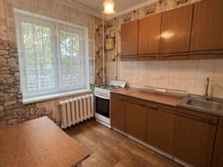 Продаётся 2-комнатная квартира. Вара "9 школа"