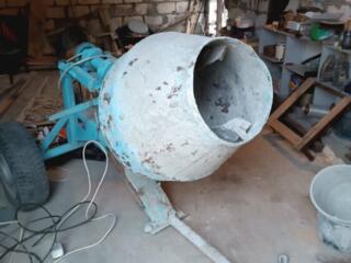 Продам большую прицепную бетономешалку