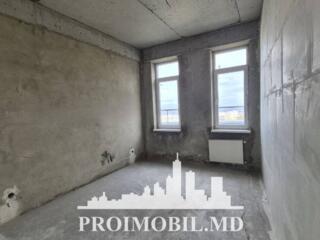 ​ Vă propunem spre vânzare acest apartament cu 3 camere și living, ...