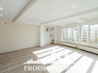 Vă propunem spre vânzare acest penthouse în 2 nivele cu 4 camere și ..