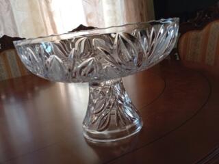 Продаю хрустальную конфетницу