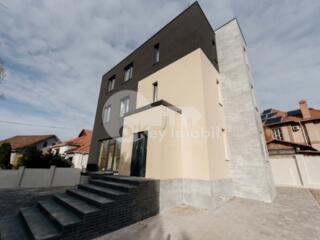 Vă prezentăm spre vânzare casă modernă, construită în stil ...