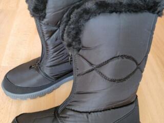 ПРОДАЮТСЯ УТЕПЛЁННЫЕ САПОЖКИ 190 руб. 37 размер. Доставка Экспресс почтой.
