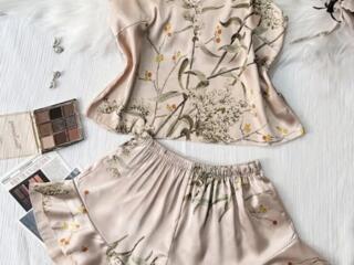 Элегантный атласный пижамный комплект 115 руб. Писать в Вайбер 077912922.