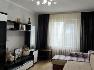 Сдается 2-комнатная, кап. ремонт, район 9 школа!