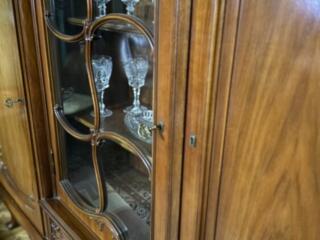 Антикварный буфет-витрина, Германия, 1943 год