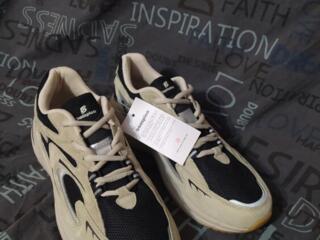 Кроссовки, удобные, легкие.