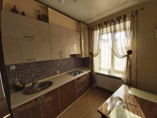 Продажа домовладения с гаражом и двором.