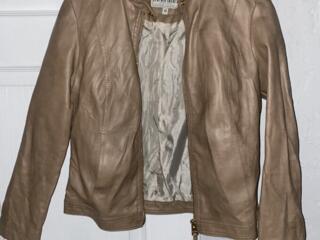 Продам верхнюю одежду