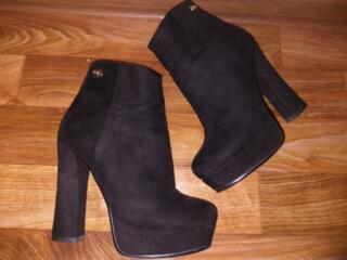 Продам женские туфли