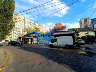 Se vinde spațiu comercial în Centru pe teren privatizat.   Fost ...