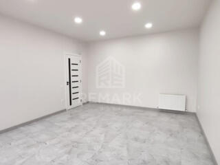 Chirie spațiu comercial/oficiu, în prima linie, cu ieșire directă la .