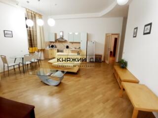 Продаж великої 3-х кім. квартири на Липках. Розташована по адресі: ...