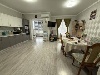 Предлагается к продаже большая двухкомнатная квартира в новом сданном 