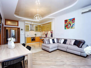 Код: 103. Апартаменты с тремя спальнями в Ж/К «Аркадийский дворец»