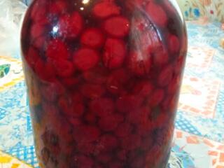 Продается вишня в собственном соку 100 руб