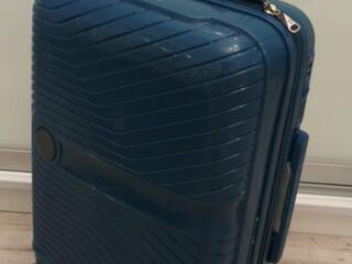 Продам чемодан