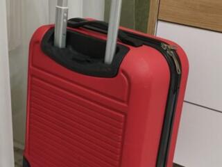 Продам чемодан