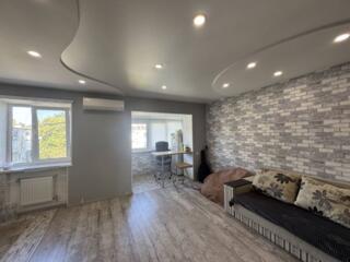 Продается стильная 2-х комнатная квартира в удобном районе Черемушки. 