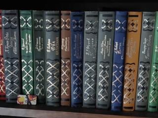 Продаются книги.